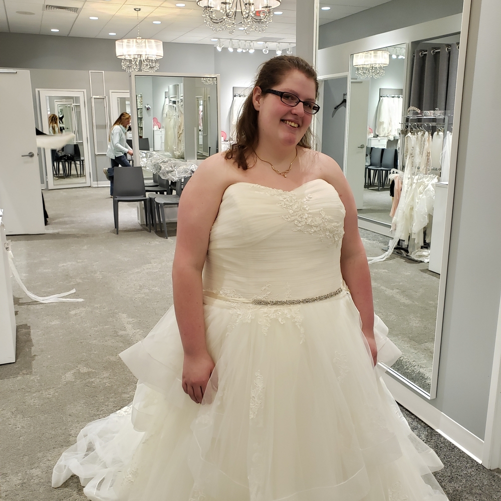 Vera Wang White Strapless Wedding Dress - Picture 2 of 4